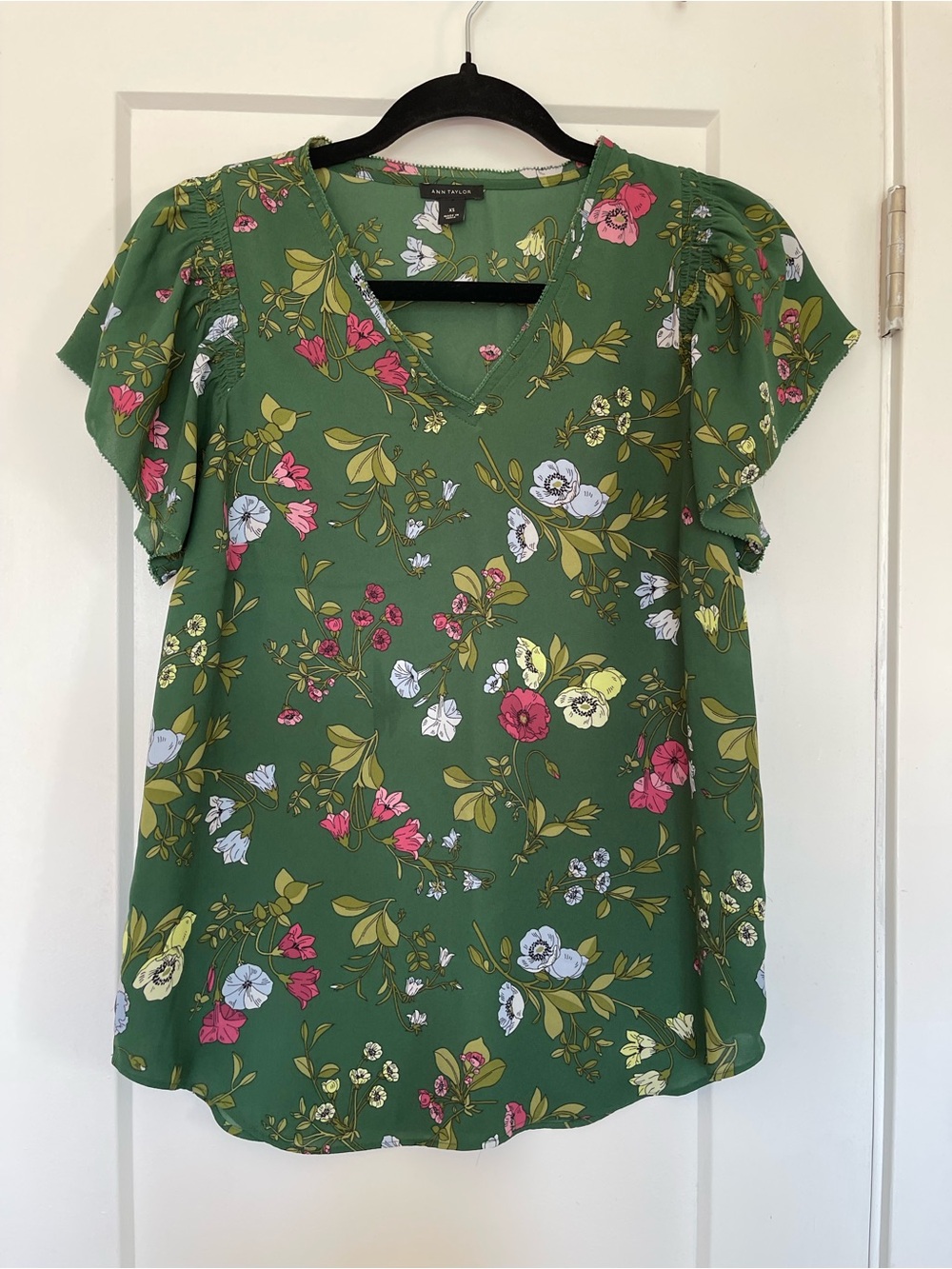 Ann Taylor Green Floral V-Neck Blouse with Pink & Cream Accents